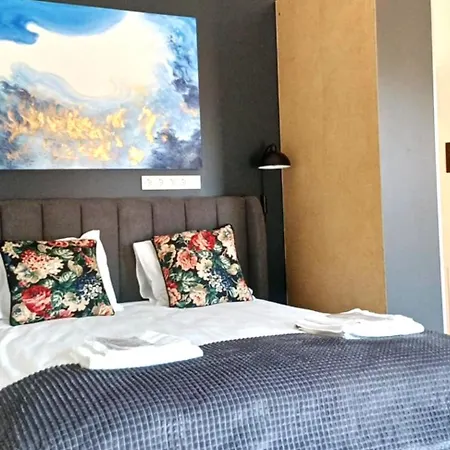 Luise Luxe Apartment *