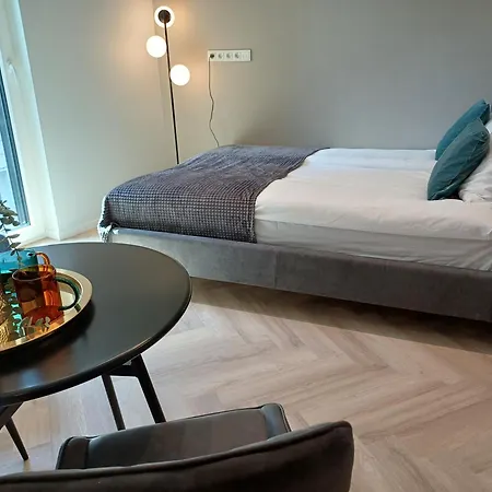 Luise Luxe * Reval